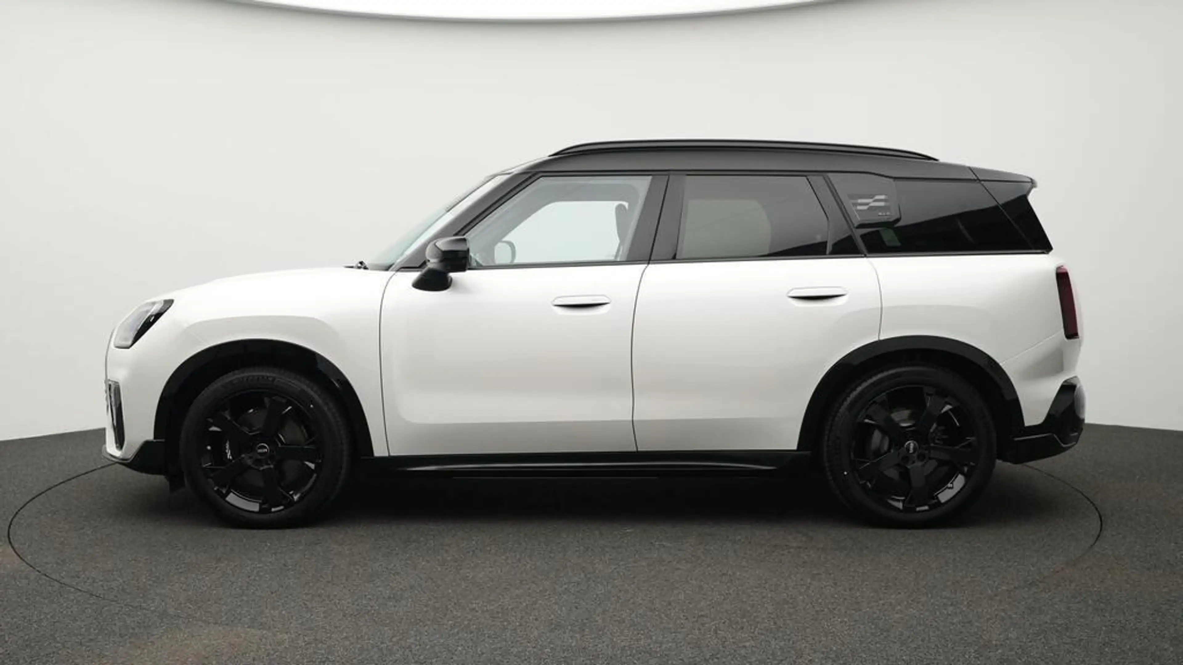 MINI Countryman SE All4 John Cooper Works Trim — photo 2