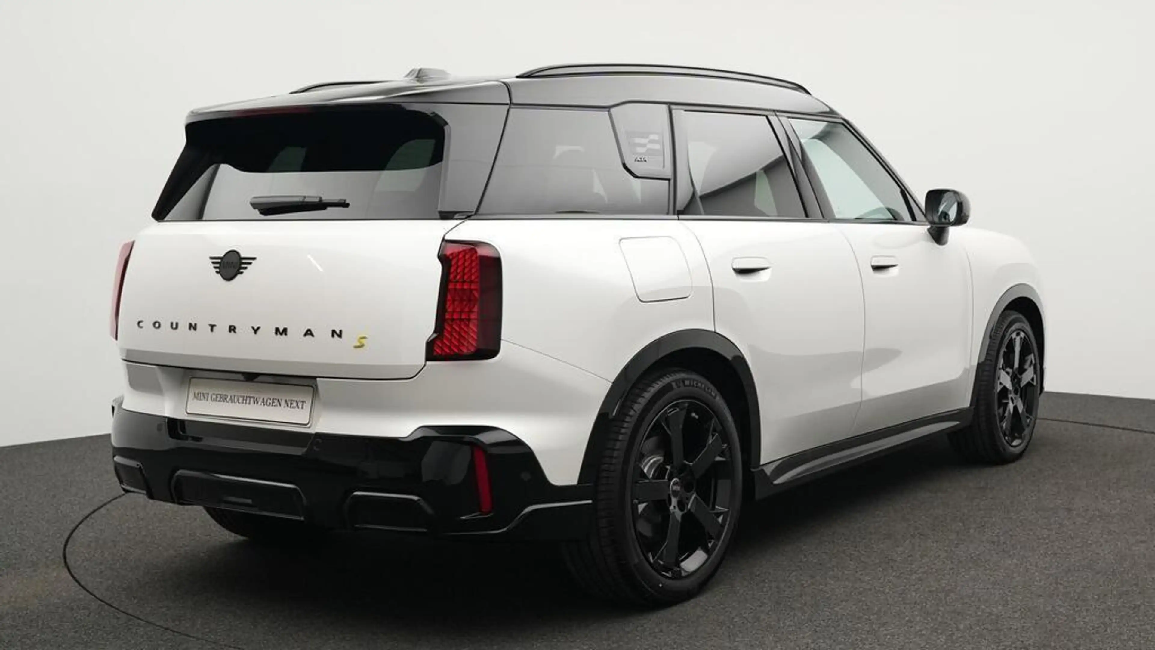 MINI Countryman SE All4 John Cooper Works Trim — photo 7