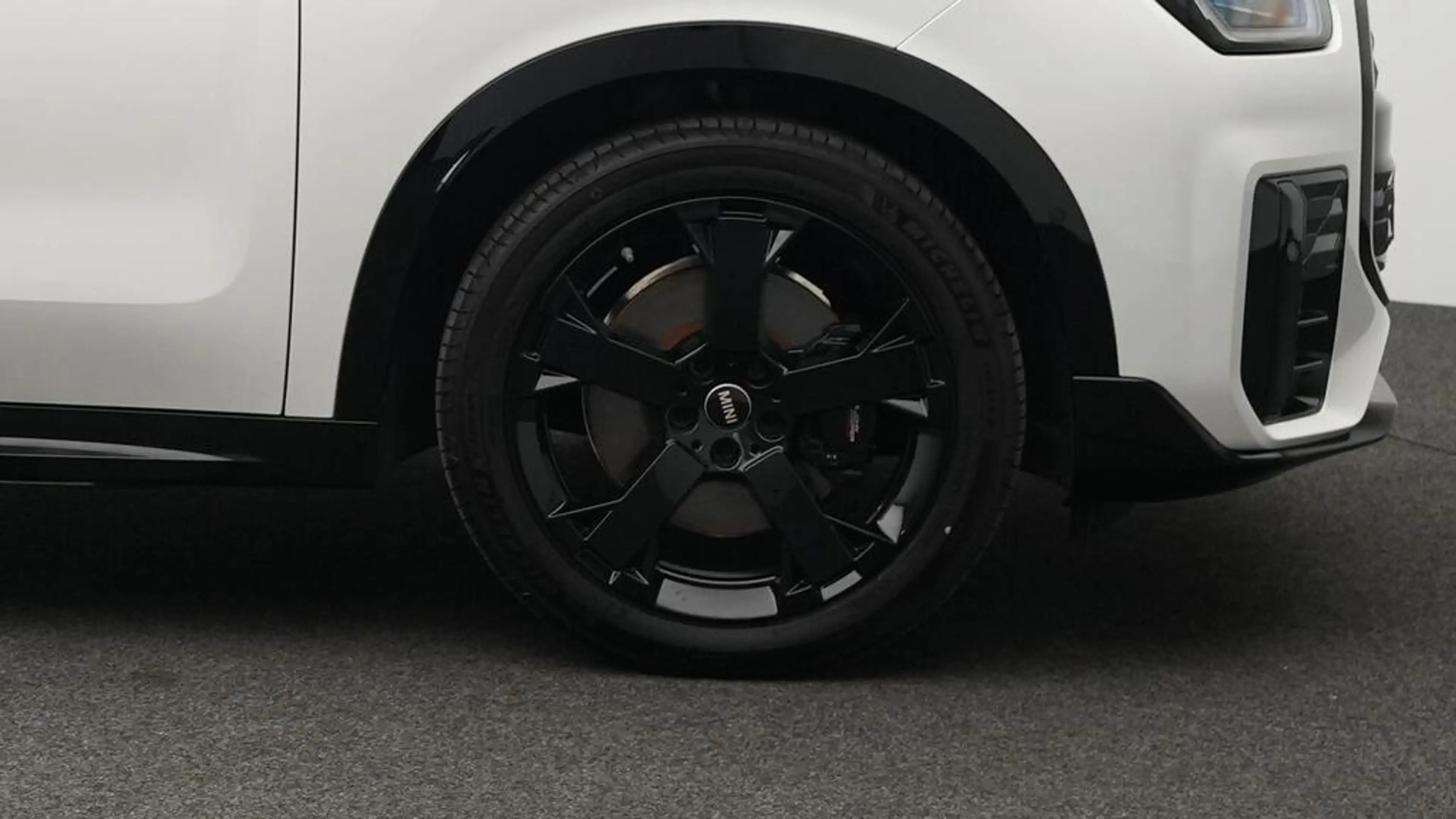 MINI Countryman SE All4 John Cooper Works Trim — photo 12