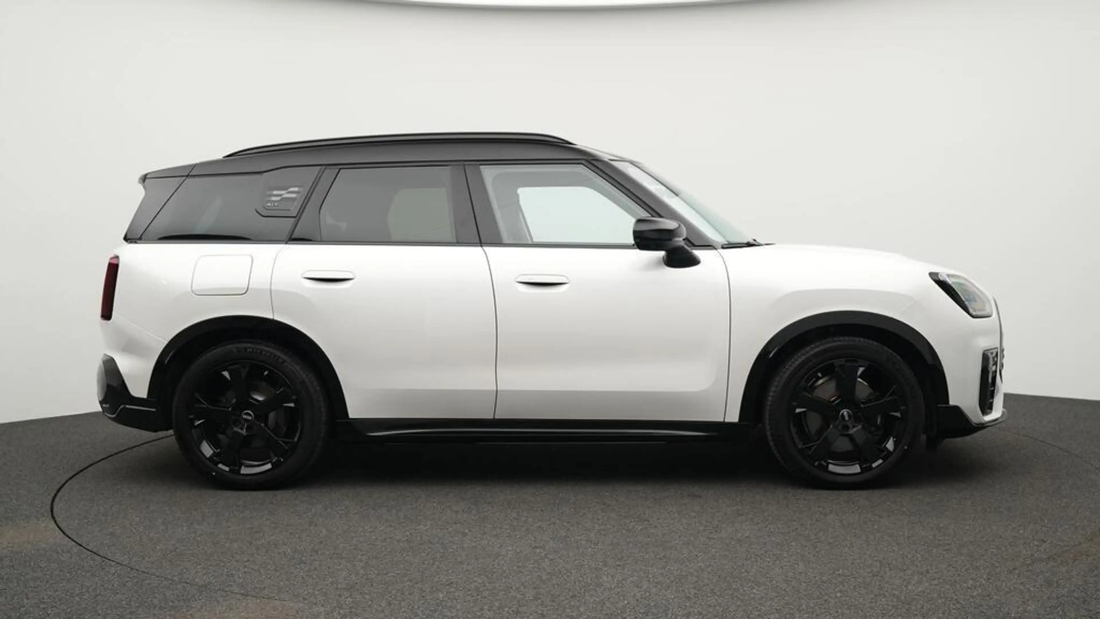 MINI Countryman SE All4 John Cooper Works Trim — photo 3
