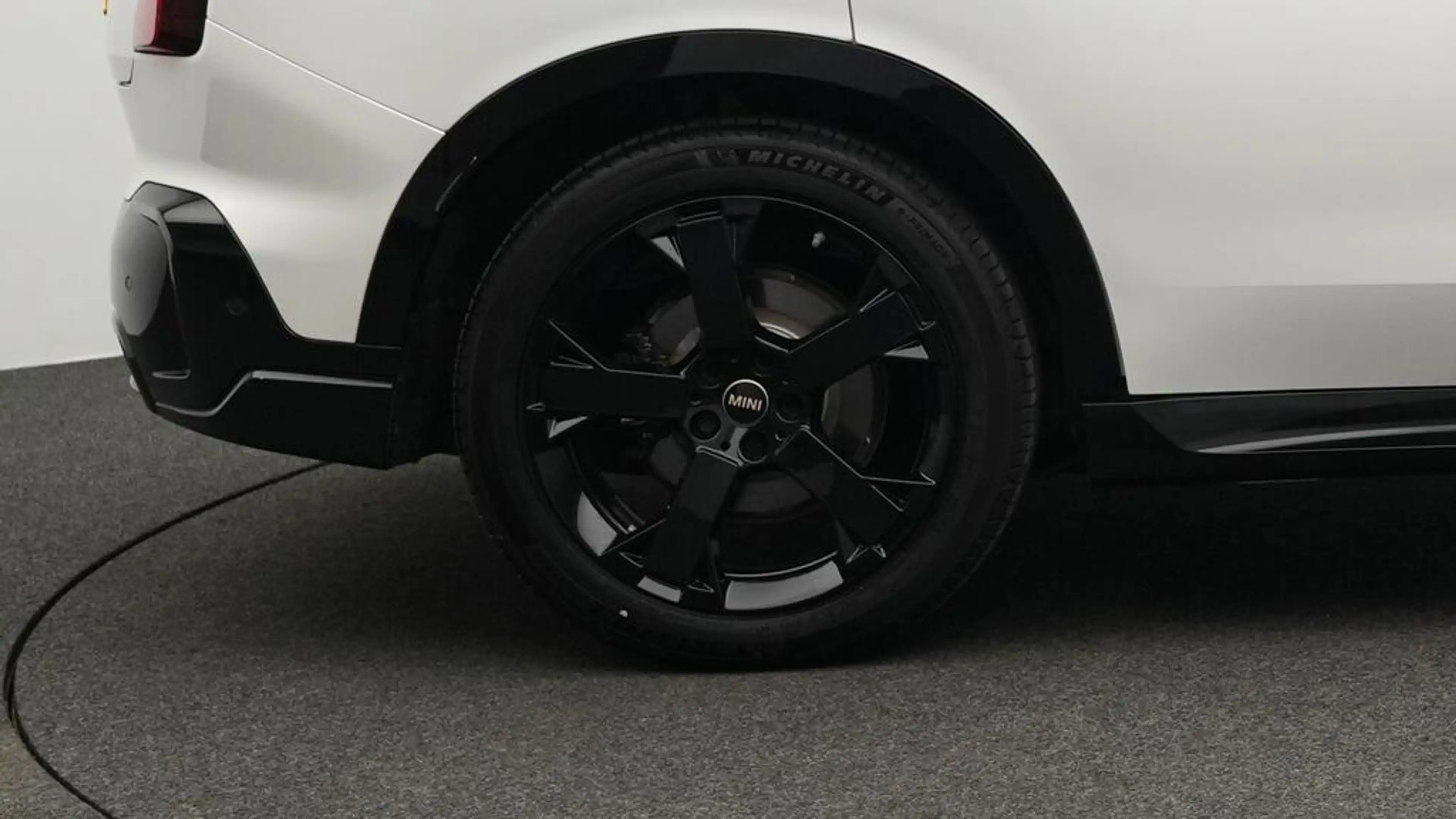 MINI Countryman SE All4 John Cooper Works Trim — photo 11