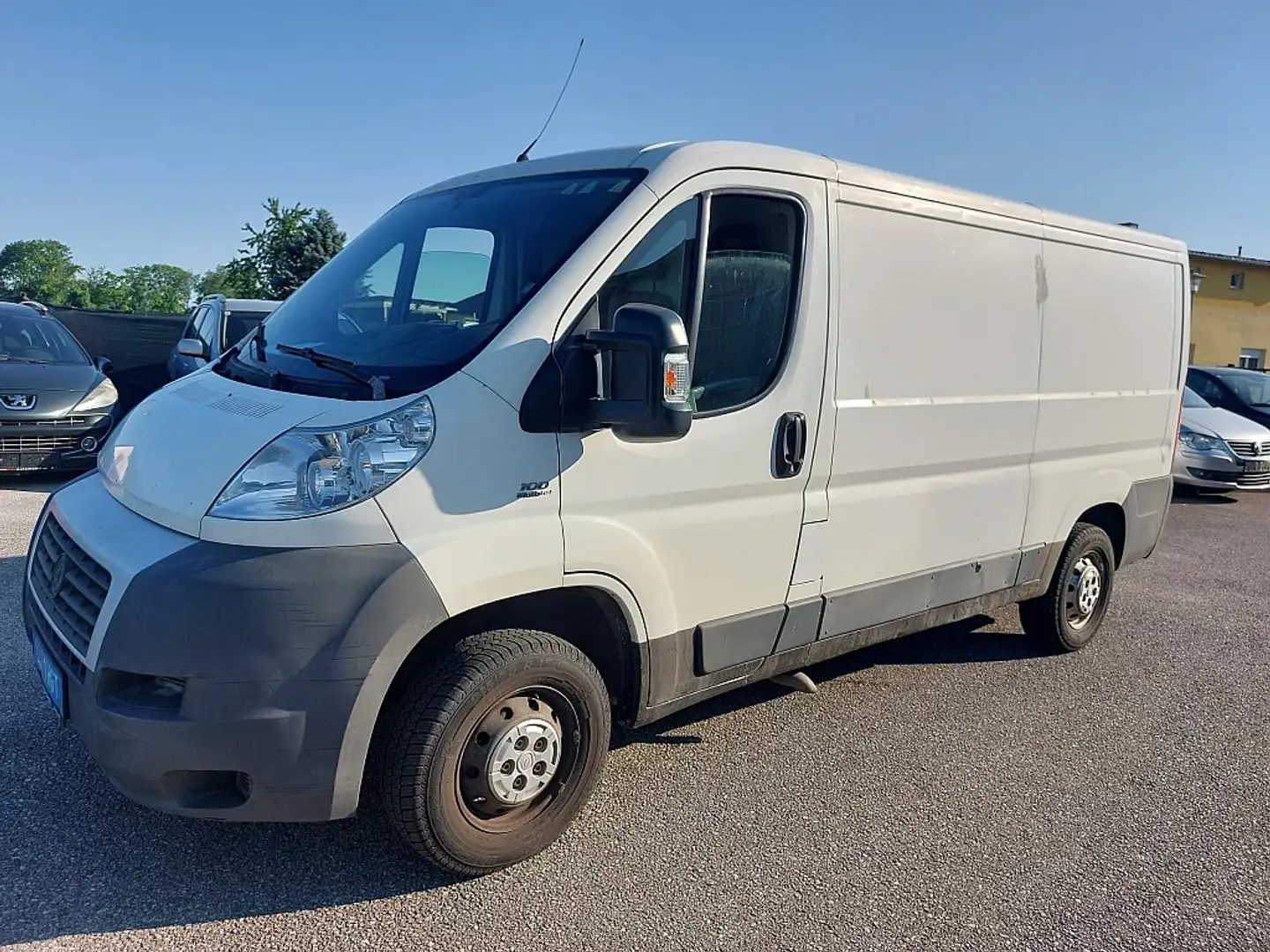 Fiat Ducato Ducato 30 L2H1 2,2 JTD 100 Weiß - 1
