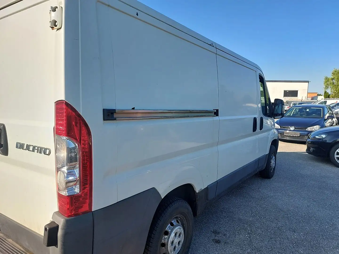 Fiat Ducato Ducato 30 L2H1 2,2 JTD 100 Weiß - 2