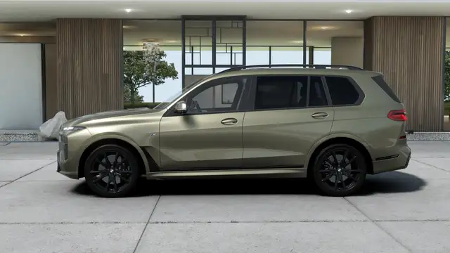 BMW X7 view 2