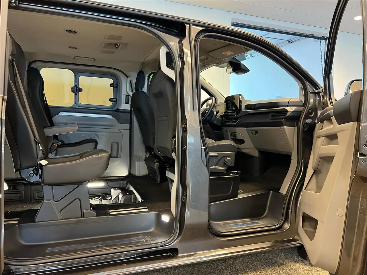 Ford Tourneo Custom 2026 — фото 6