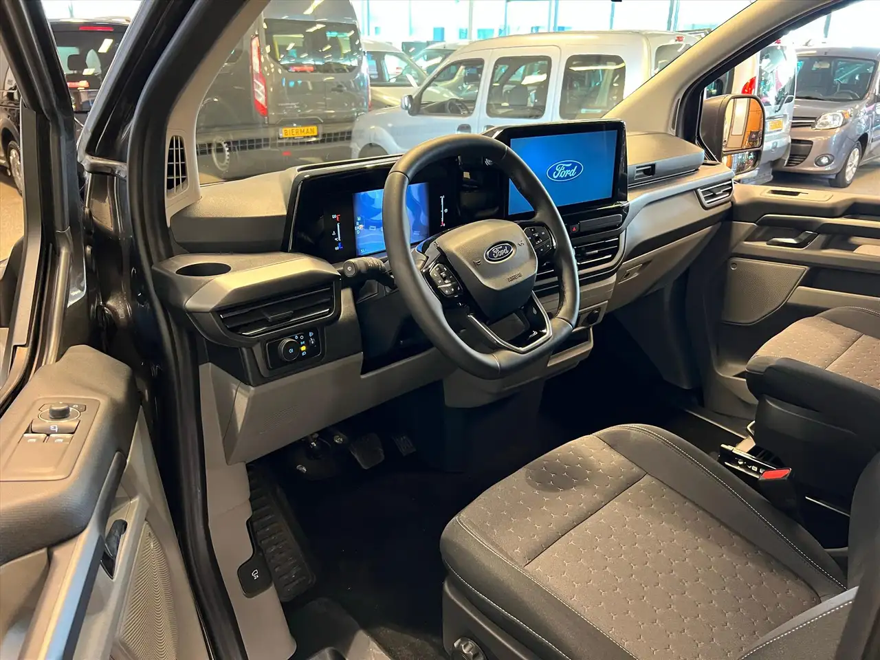 Ford Tourneo Custom 2026 — фото 18