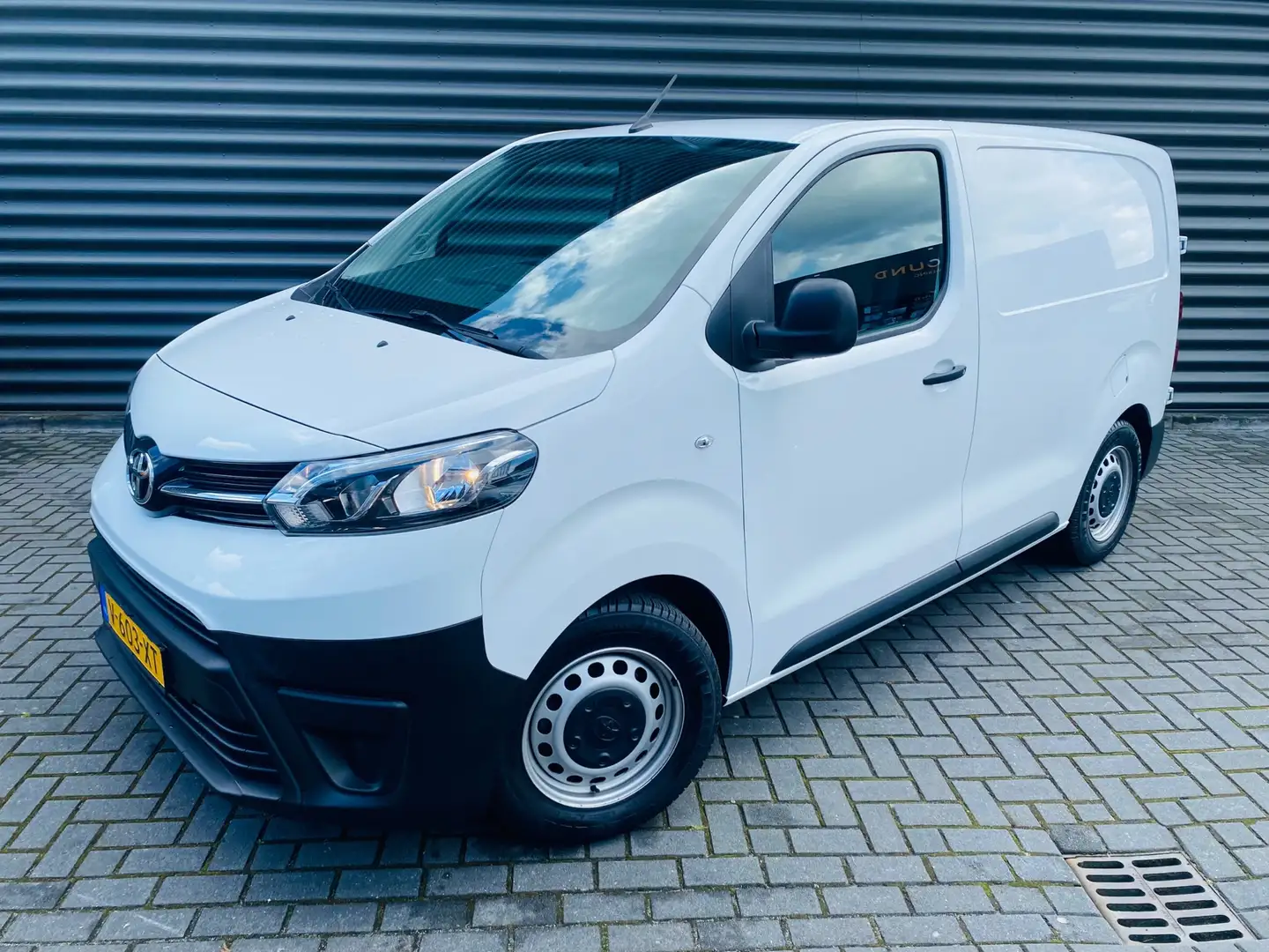 Toyota Proace Compact 1.6 D-4D Cool Comfort - 1