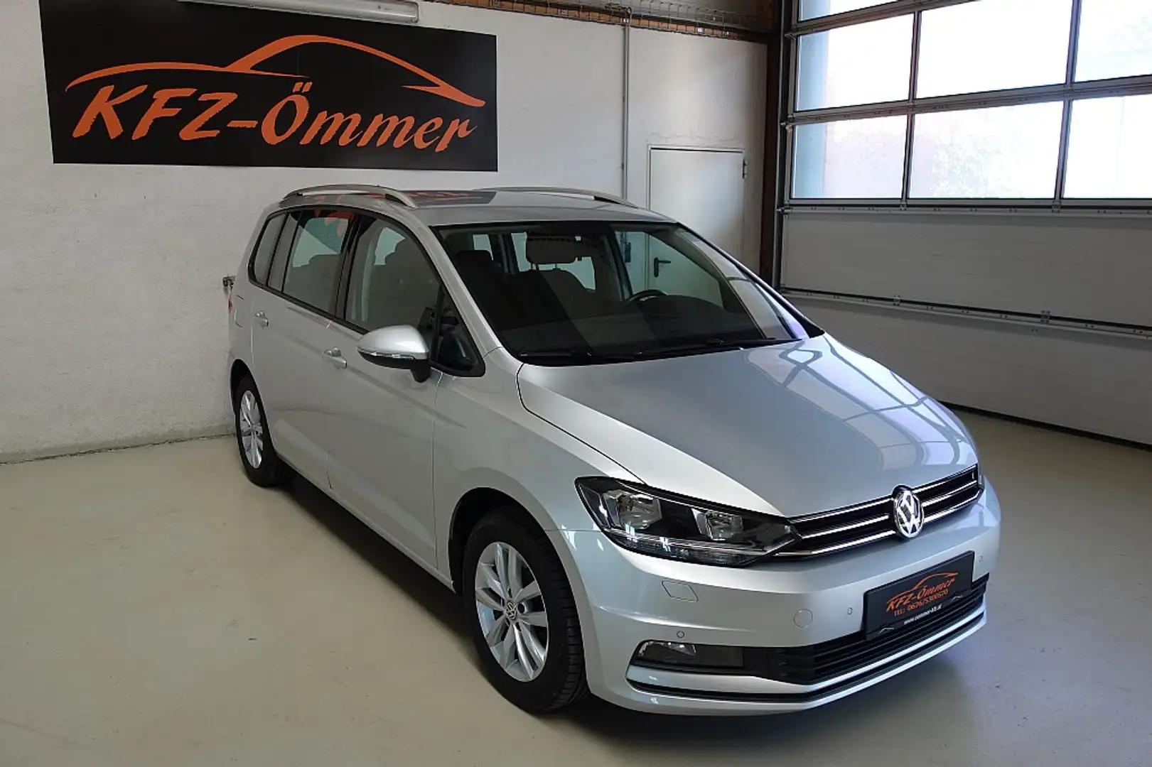 Volkswagen Touran Comfortline 1,6 TDI 7Sitzer,Radar,Navi,SHZ vo/hi Argent - 1