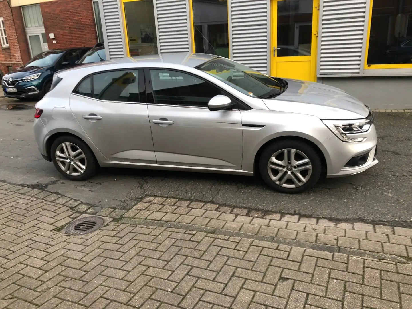 Renault Megane IV Lim. 5-trg. Experience AHK Grau - 2