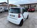 smart forTwo fortwo 1000 45 kW MHD coupé pure Weiß - thumbnail 4