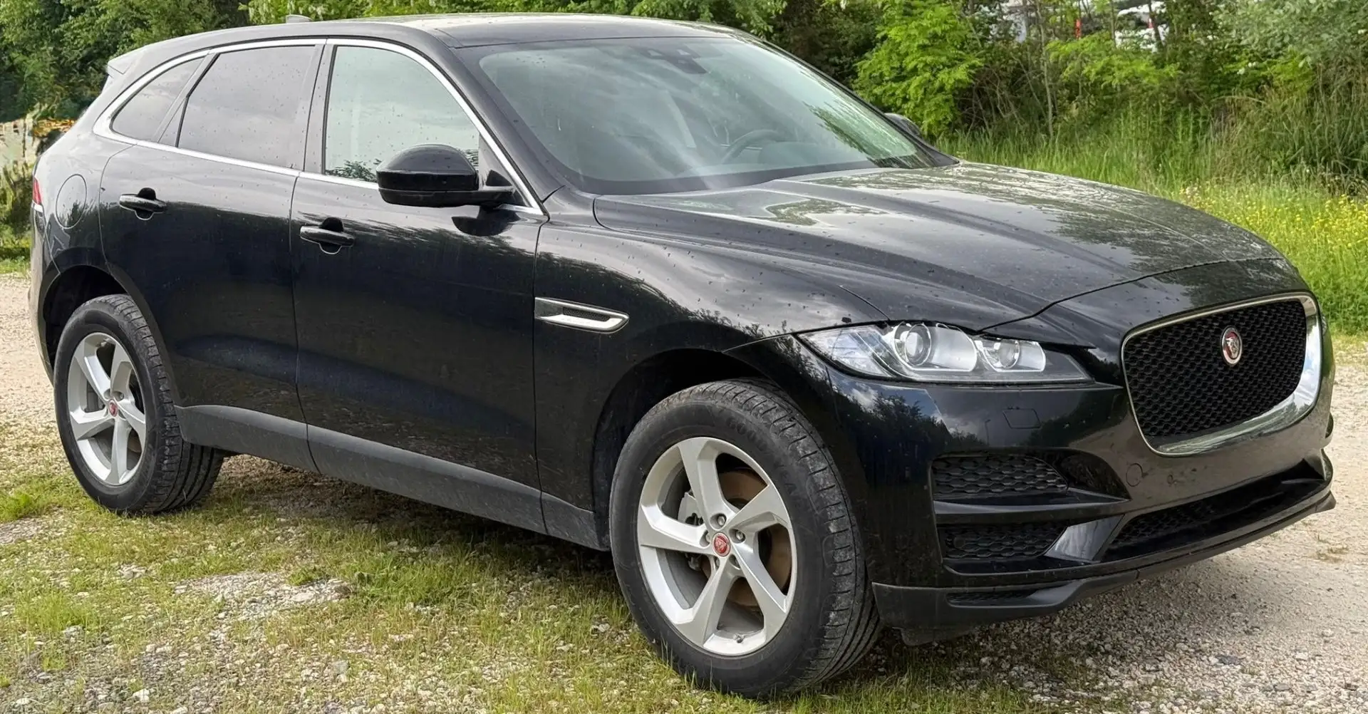 Jaguar F-Pace 2.0 D 180 CV AWD aut Chequered Flag Zwart - 1