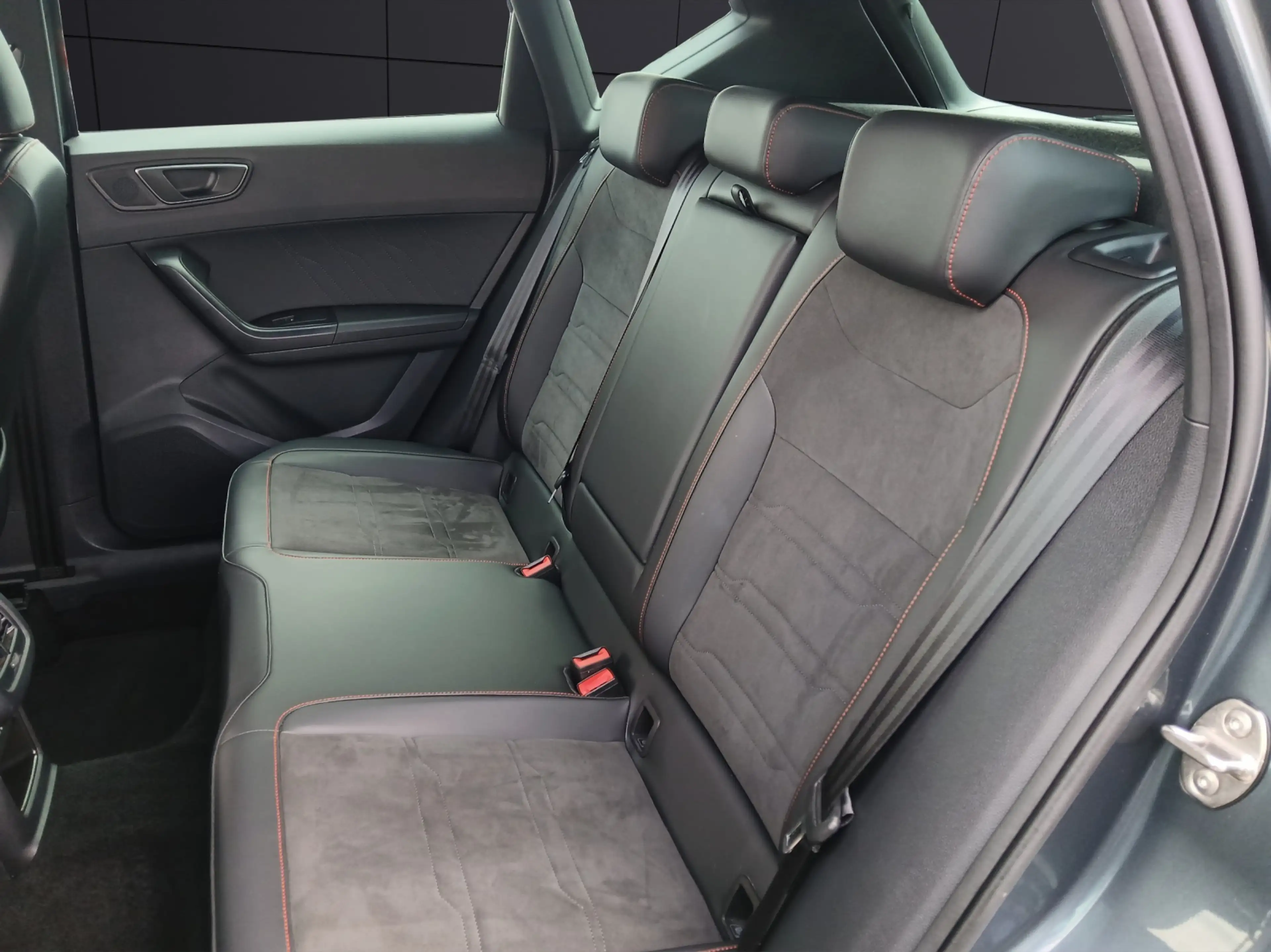 SEAT Ateca TDI FR DSG STHZG LED Navi AID ACC RFK SHZ — photo 11