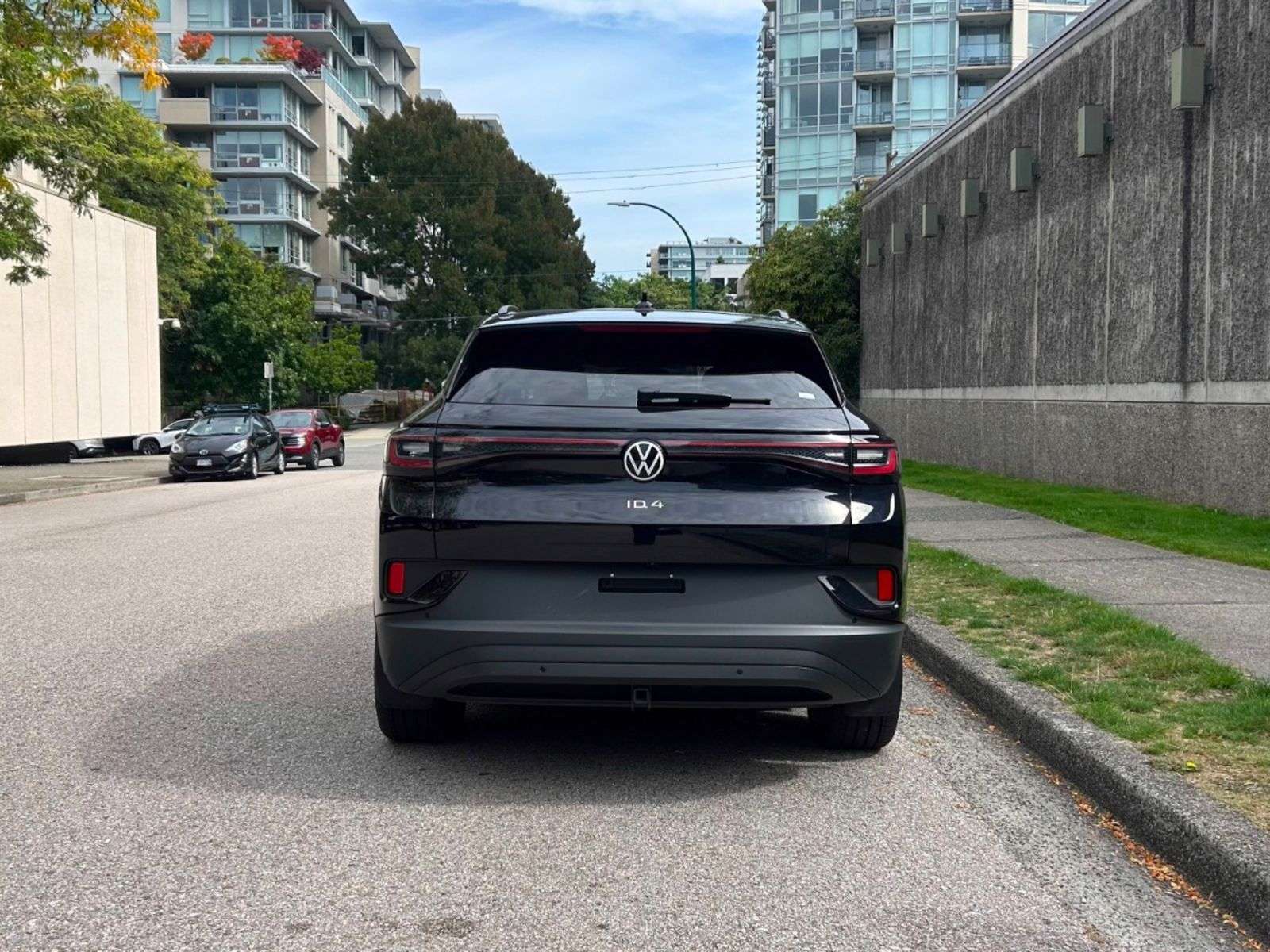 2025 Volkswagen ID.4 Pro S | SUNROOF | ONE OWNER | VENTILATED FRONT SEA — снимка 1