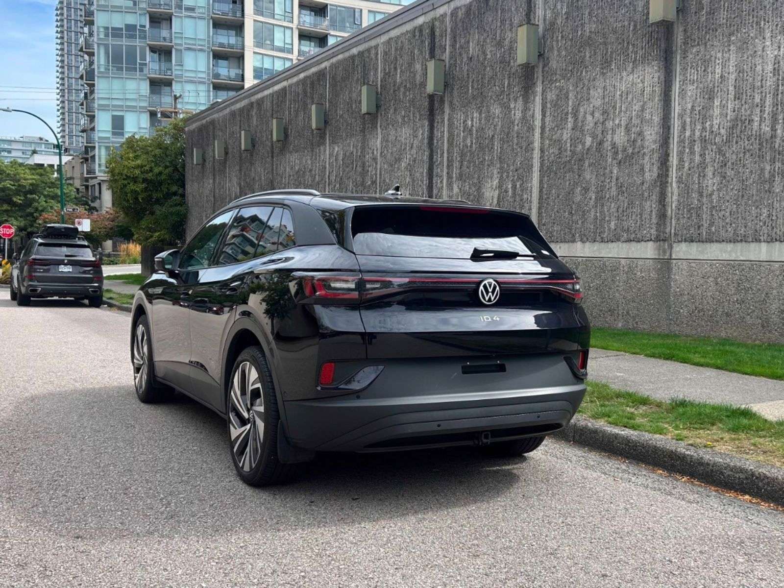 2025 Volkswagen ID.4 Pro S | SUNROOF | ONE OWNER | VENTILATED FRONT SEA — снимка 1
