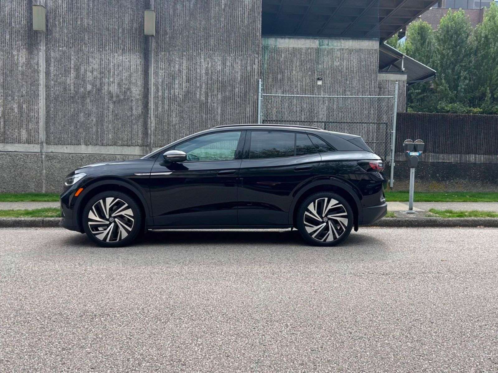 2025 Volkswagen ID.4 Pro S | SUNROOF | ONE OWNER | VENTILATED FRONT SEA — снимка 1