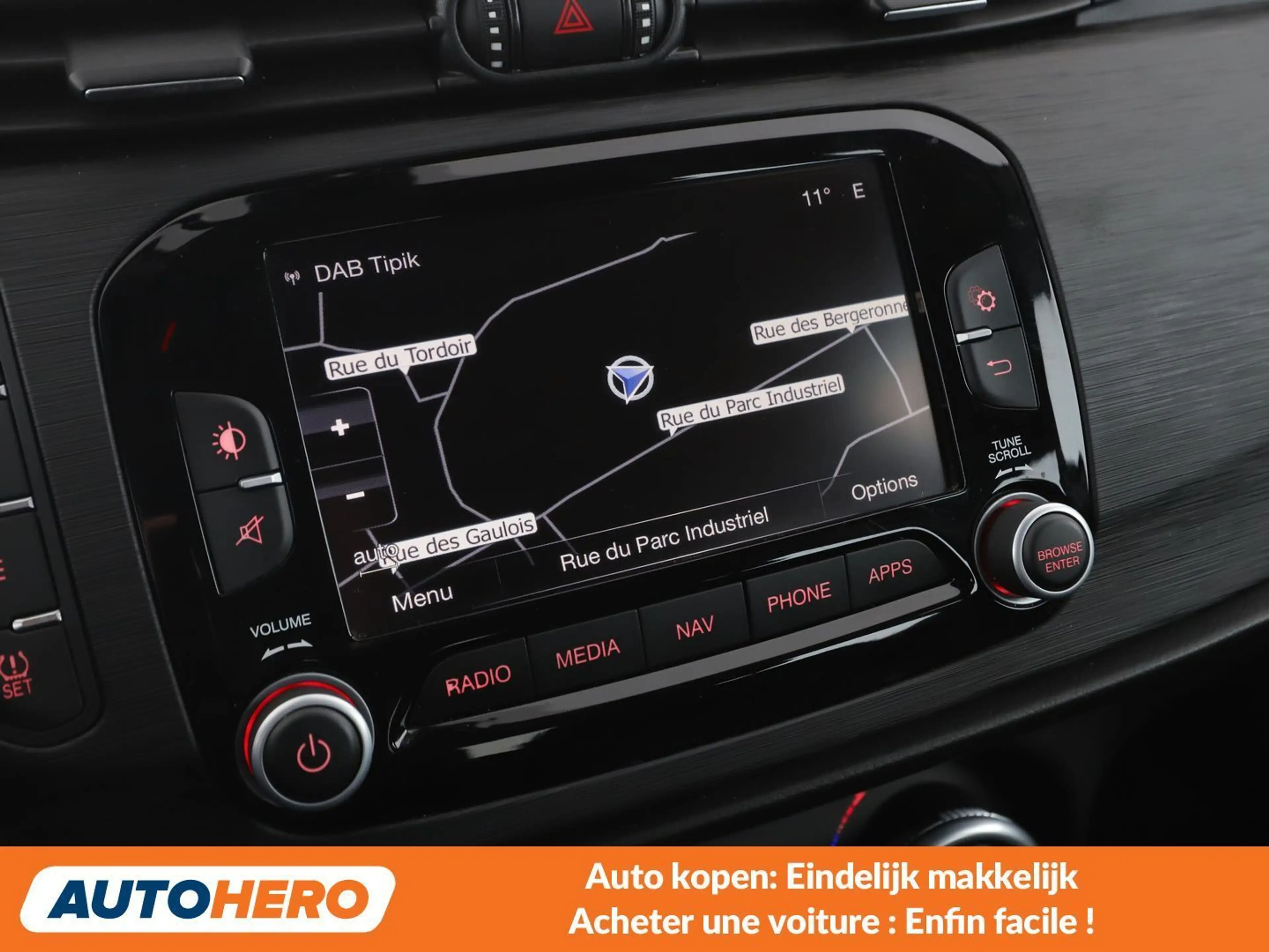 Alfa Romeo Giulietta 1.6 JTD Super — photo 8