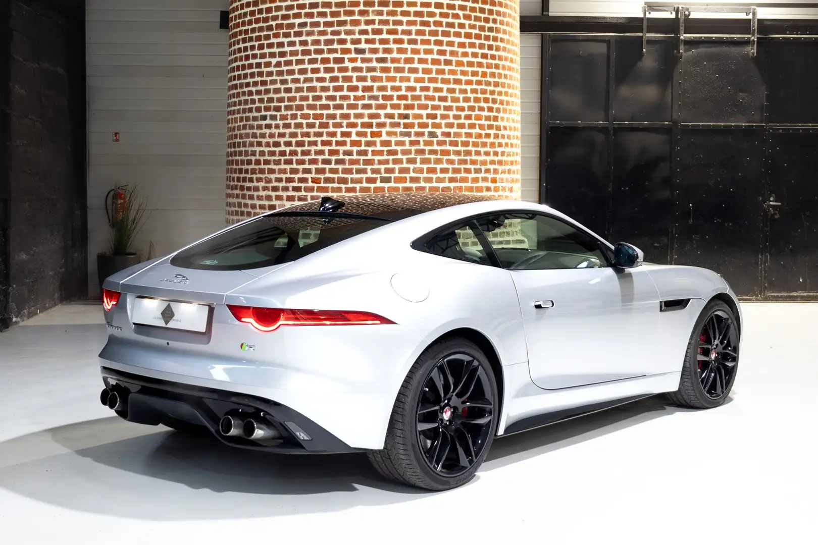 Jaguar F-Type R COUPÉ V8 550 CH Argent - 2