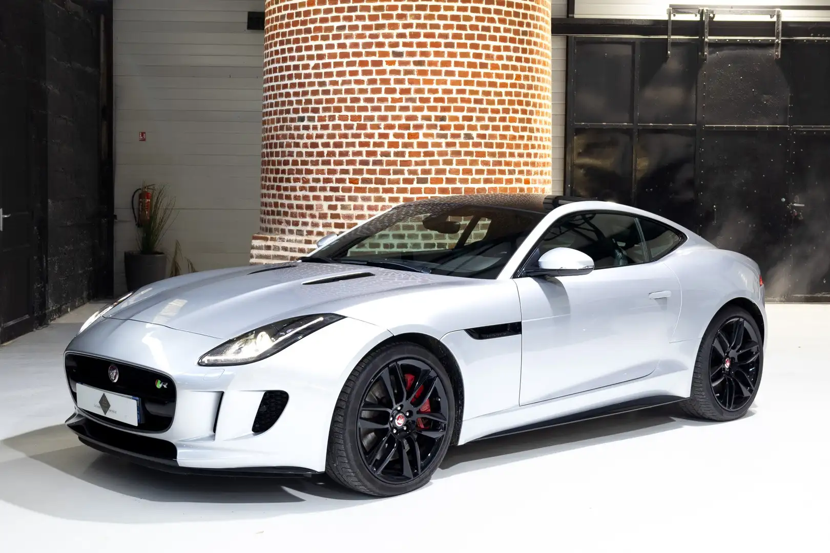 Jaguar F-Type R COUPÉ V8 550 CH Argent - 1
