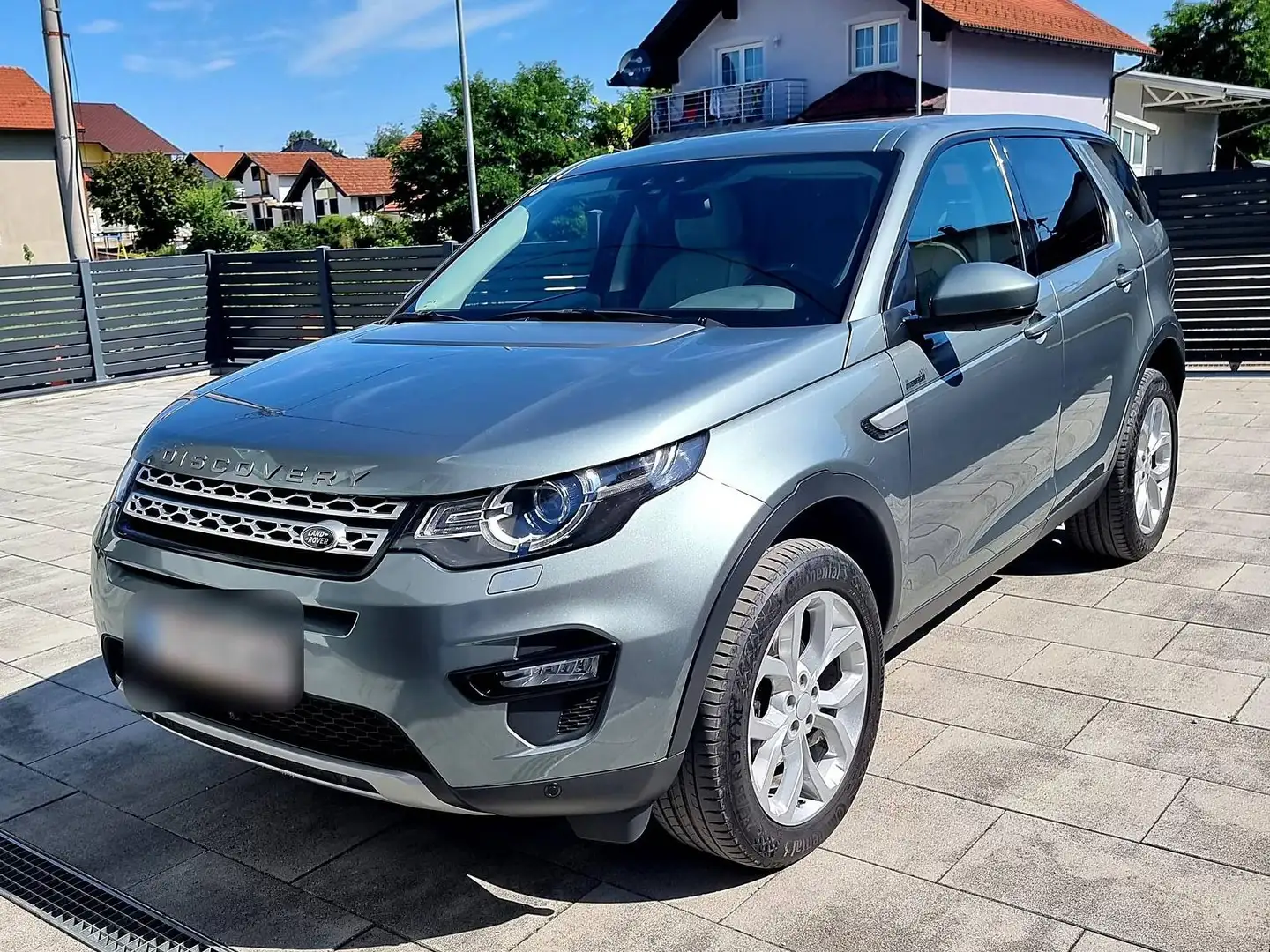 Land Rover Discovery Sport TD4 180 HSE 4WD Aut. – unfallfrei, AHK, 360°, Winterräder auf Alu Grau - 1