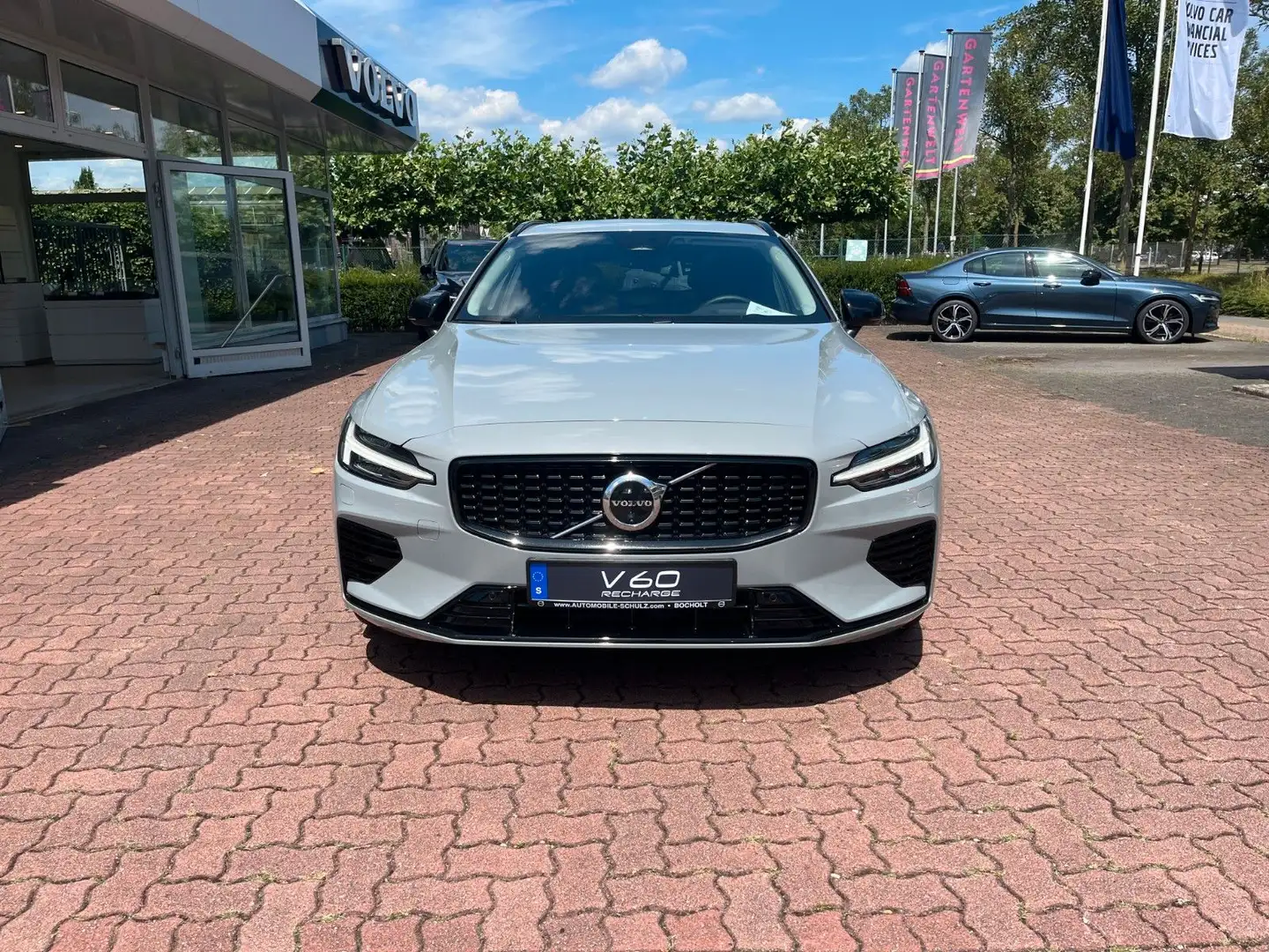 Volvo V60 T6 AWD Plug-in Hybrid Plus Dark Auto Grau - 2