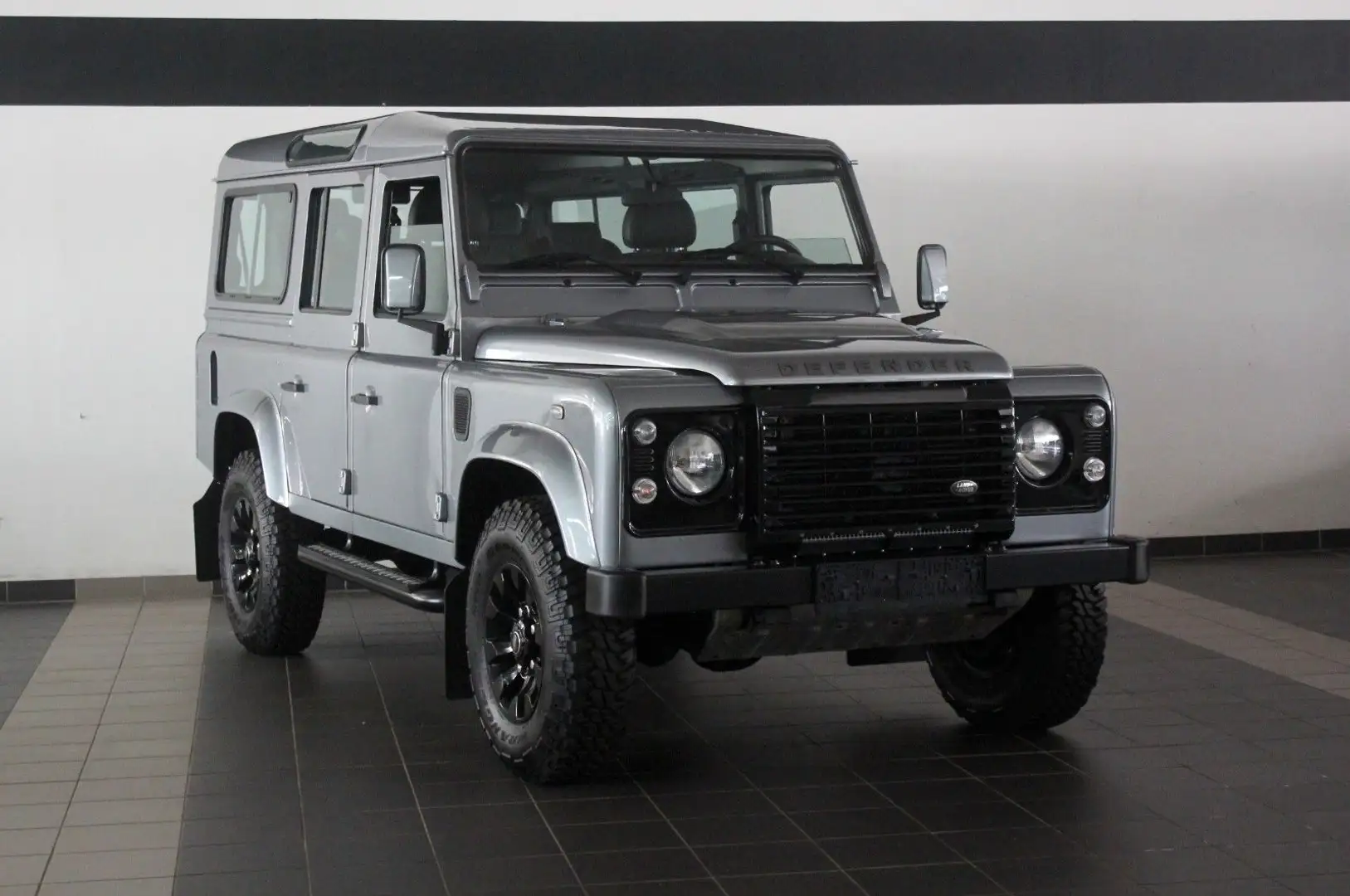 Land Rover Defender 110 TD4 7 Sitzer, 1.Hand, Top Zustand Gris - 1