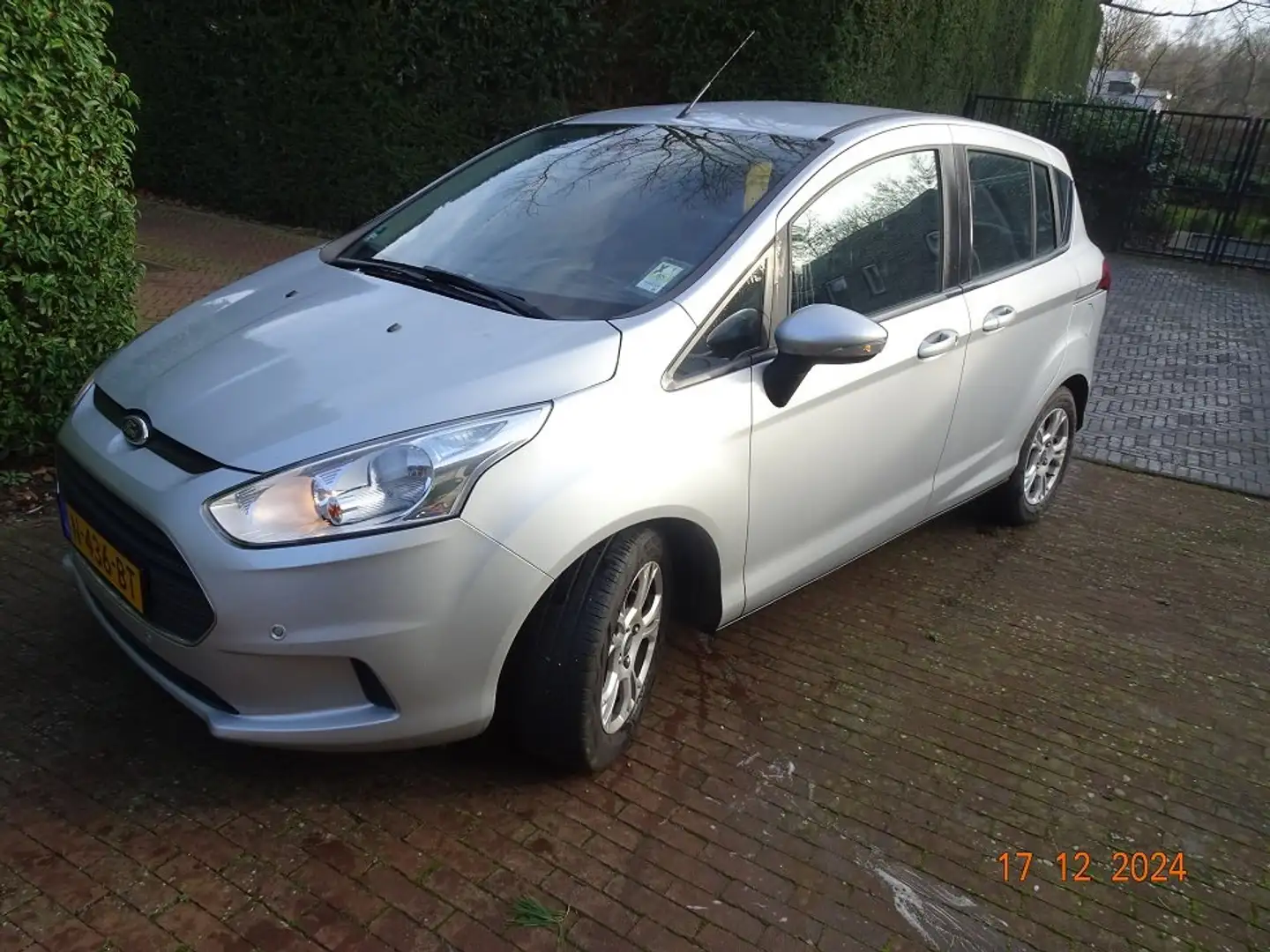 Ford B-Max B-Max 1.0 EcoB. Ambiente Zilver - 2