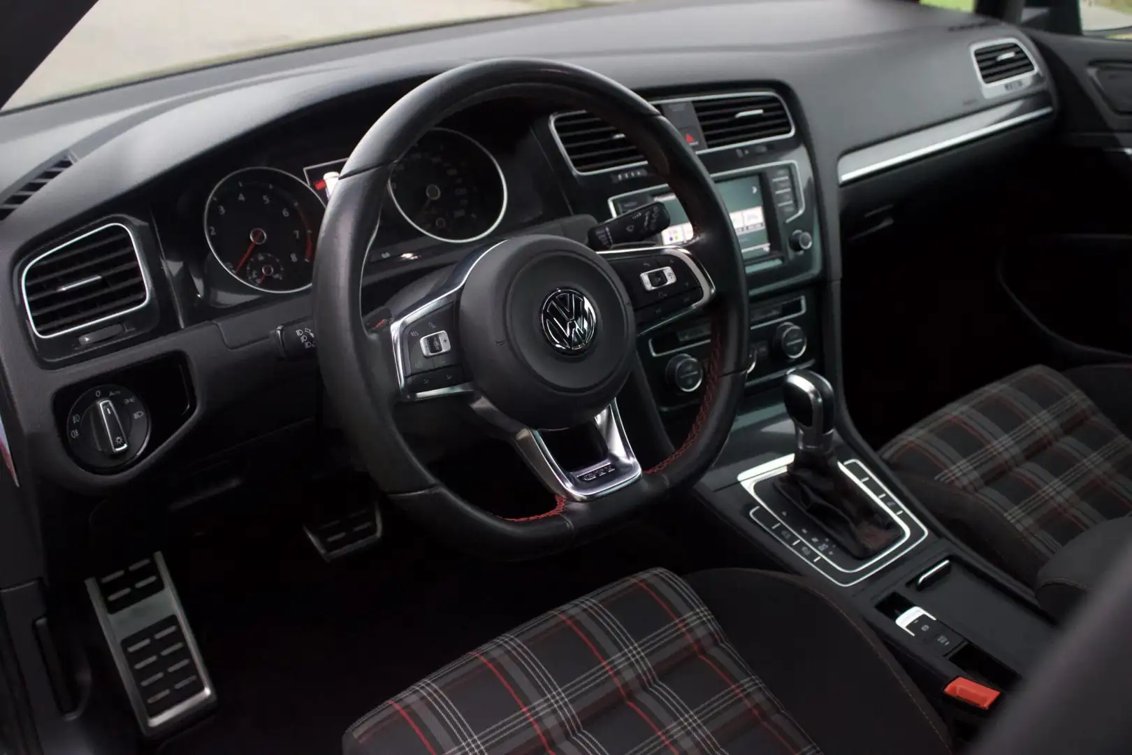 Volkswagen Golf GTI 2.0 TSI Performance Gris - 2