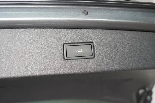 Volkswagen Tiguan Allspace view 8