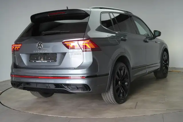 Volkswagen Tiguan Allspace view 5