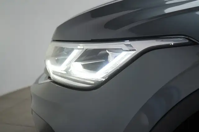 Volkswagen Tiguan Allspace view 14