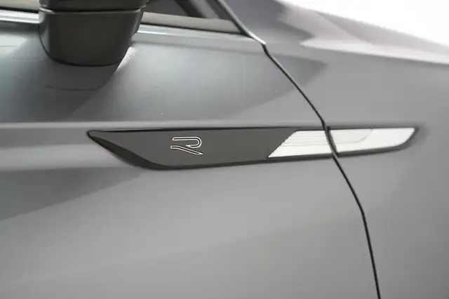 Volkswagen Tiguan Allspace view 12