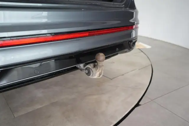 Volkswagen Tiguan Allspace view 10