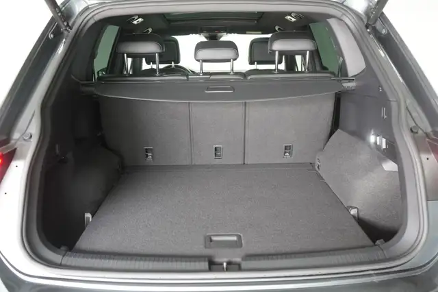 Volkswagen Tiguan Allspace view 7