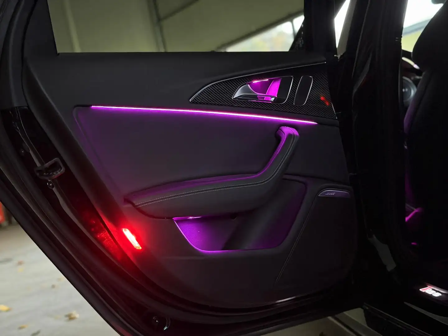 Audi RS6 4.0 TFSI/BOSE/HEAD-UP/PANO/ACC/KERAMIK/BLACK Schwarz - 2