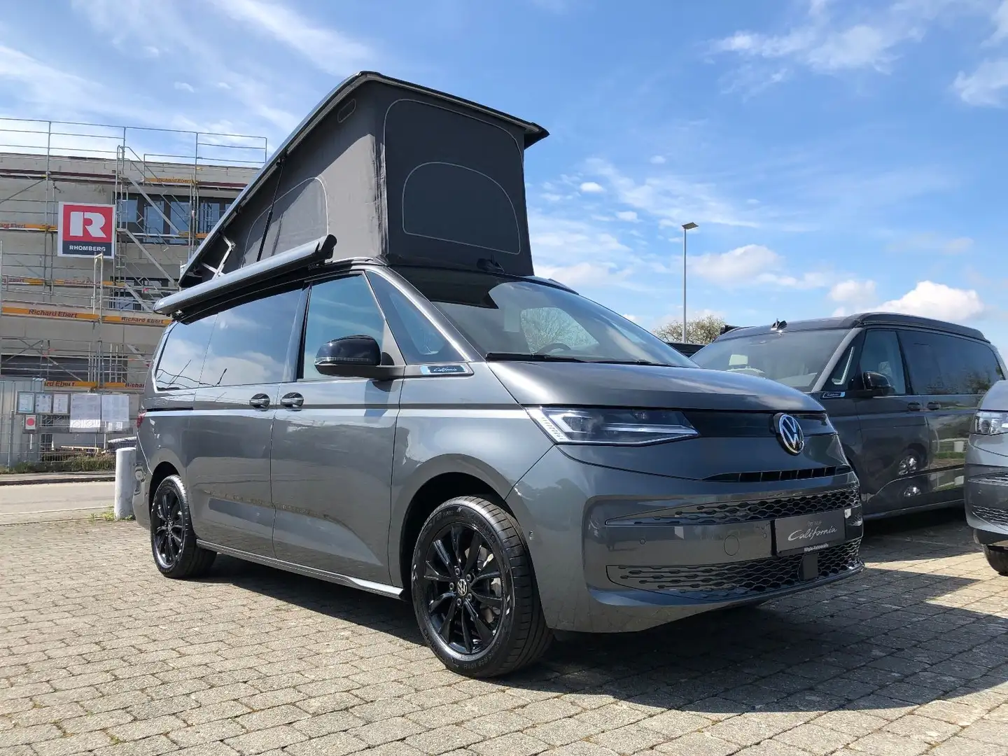 Volkswagen T7 California Beach Camper + AHK  - Lager ! Grau - 1