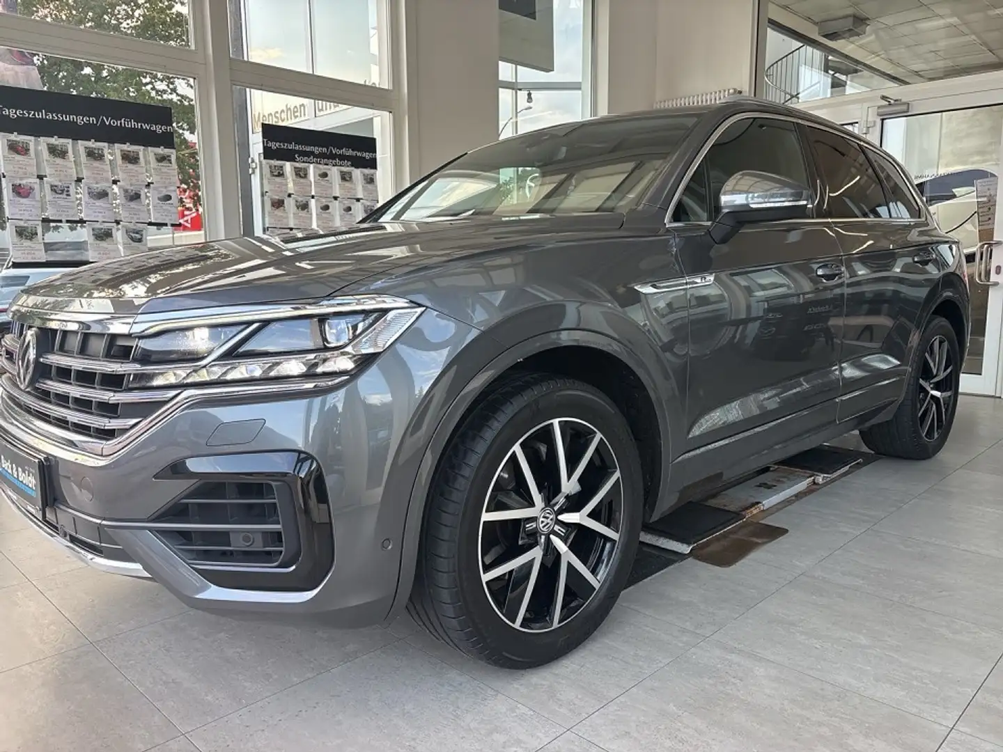 Volkswagen Touareg R-Line 3.0TDI*KEYLESS,DYNAUDIO,HEAD-UP,MATRIX* - 2