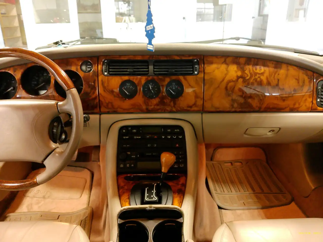 Jaguar XK снимка Jaguar XK