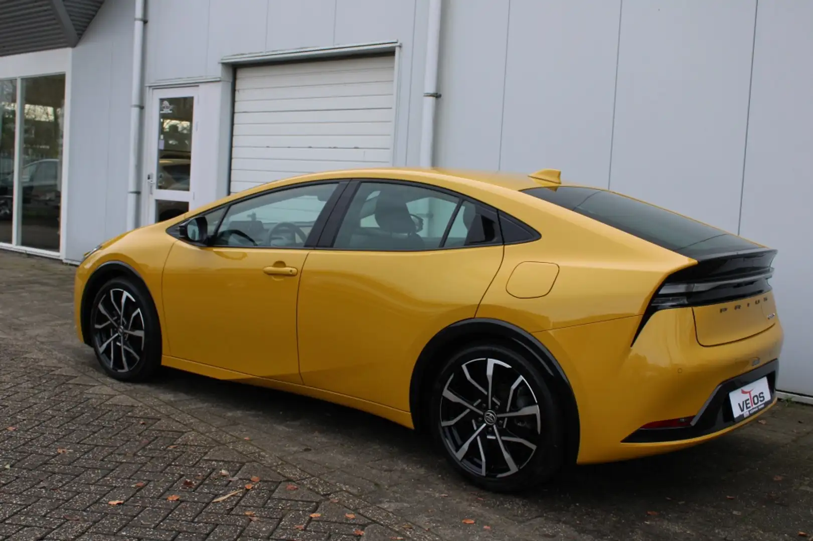 Toyota Prius 2.0 Plug-In Executive Goud - 2