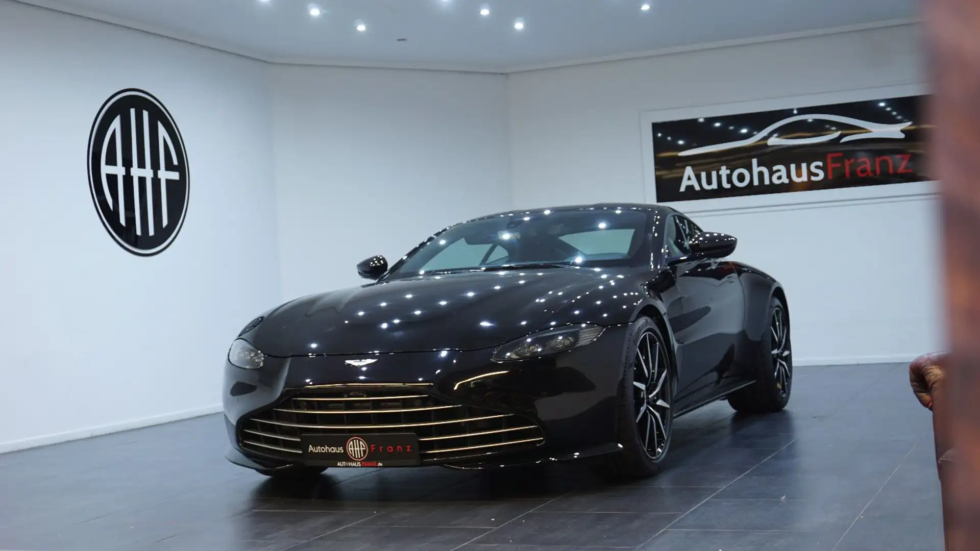 Aston Martin V8 Vantage 4.0 V8 *Inspektion Neu*1HD*deutschesFZ Zwart - 1