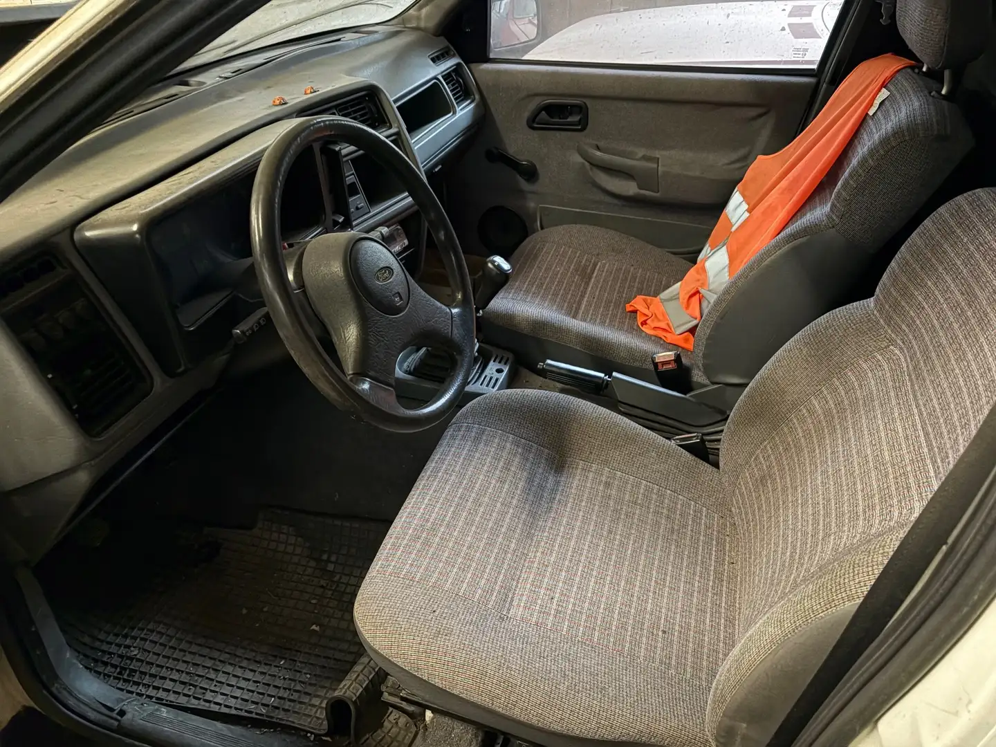 Ford Sierra P100  Pickup Biały - 2