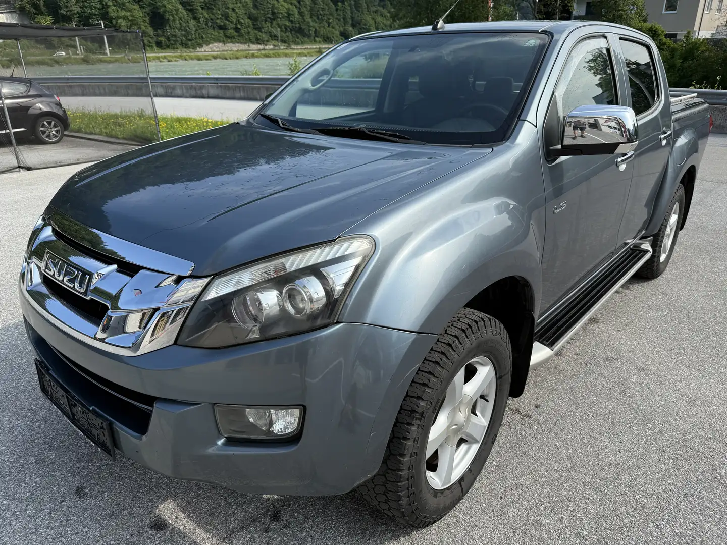 Isuzu D-Max Grau - 1