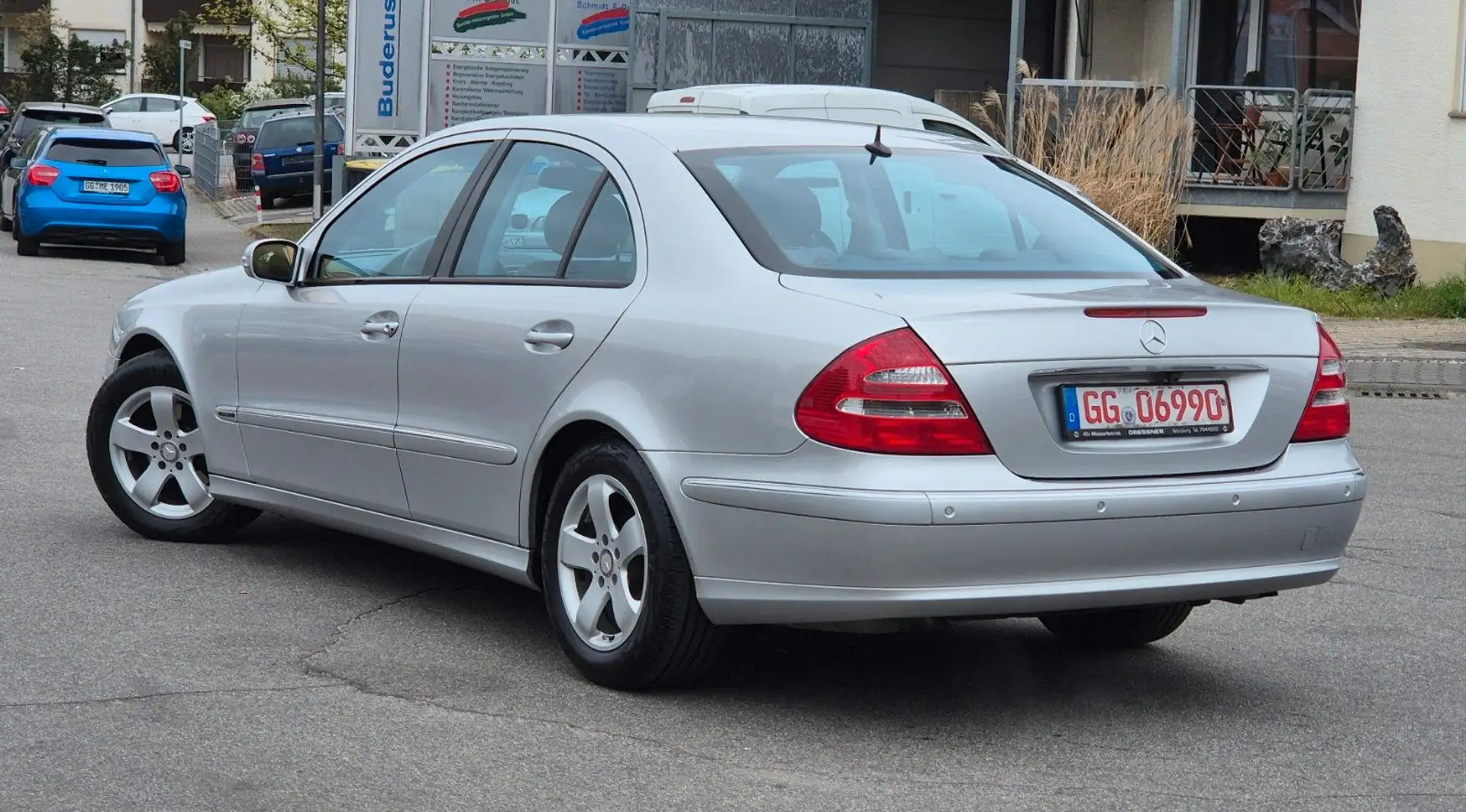 Mercedes-Benz E 240 Avantgarde *lückenlos Scheckheftgepflegt* Ezüst - 2