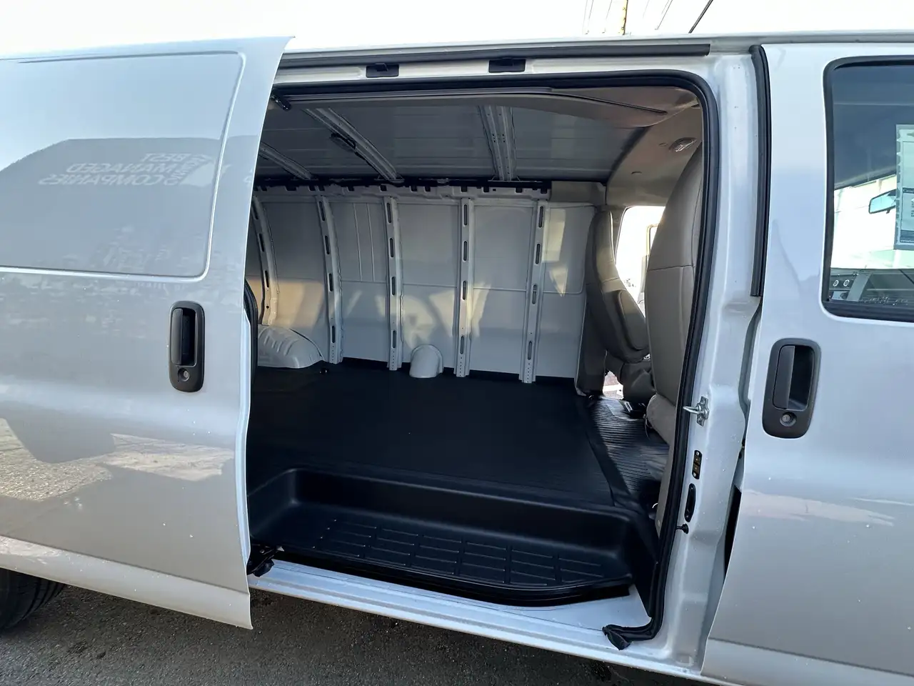 Chevrolet Express 3500 снимка Chevrolet Express 3500