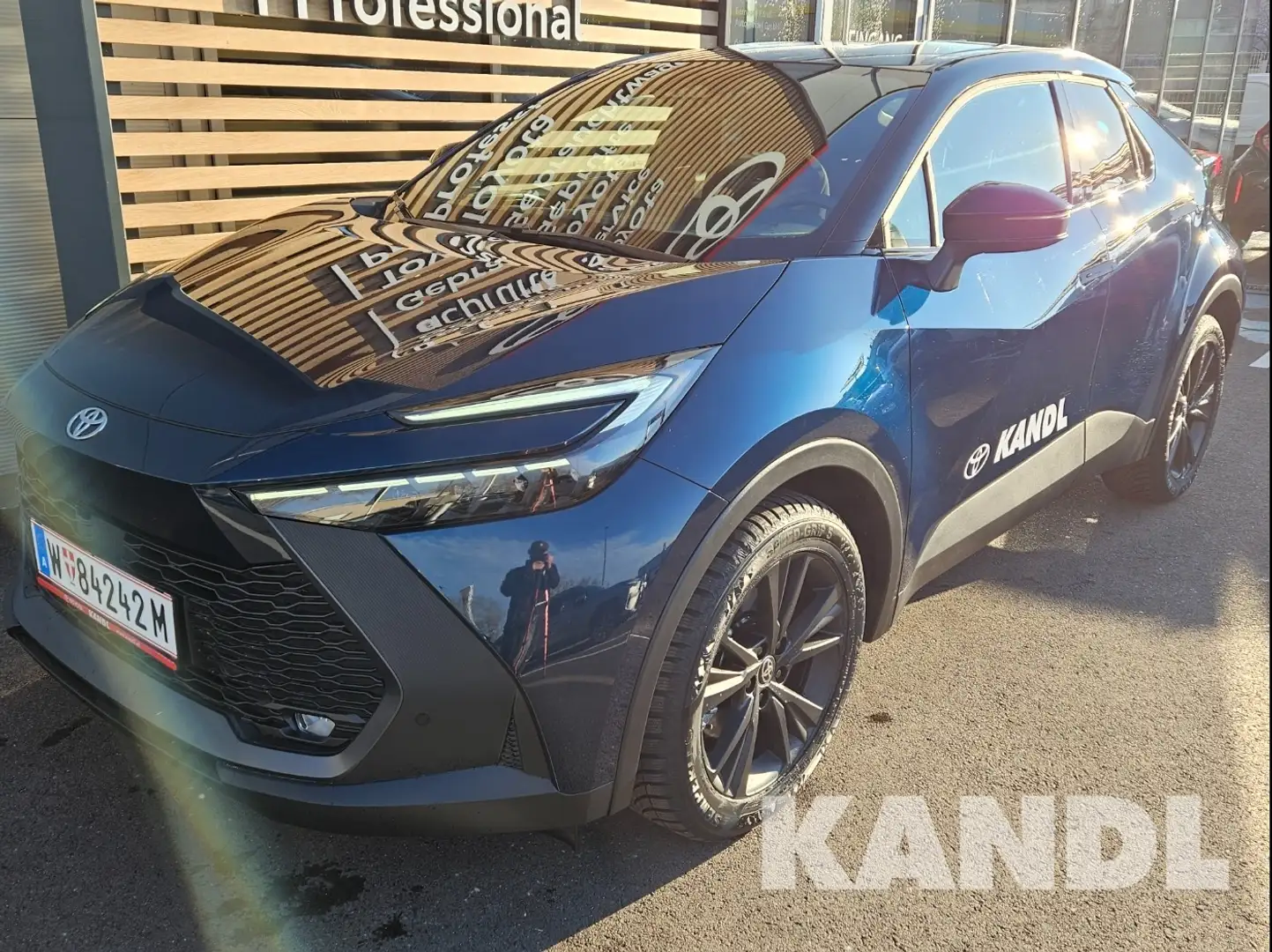 Toyota C-HR 2.0 Plug-In Hybrid E-CVT Active Drive Azul - 1