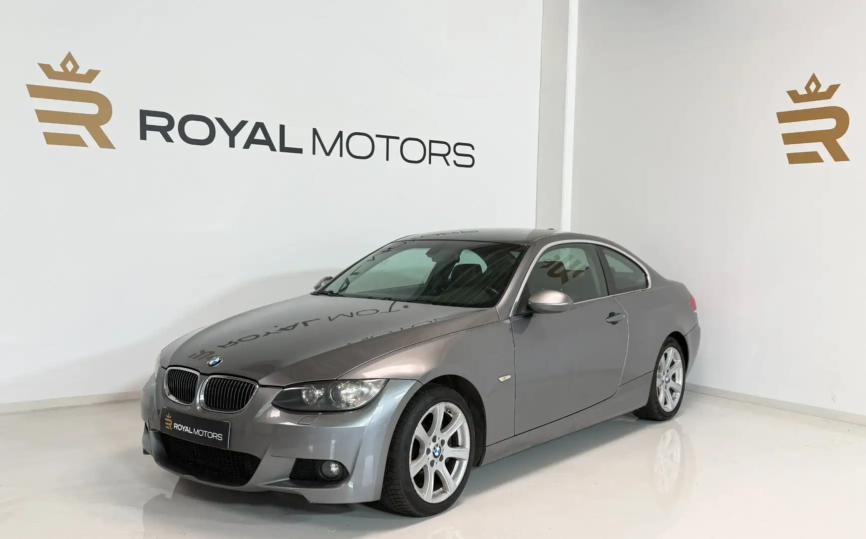 BMW 330 xd Coupe Grau - 1