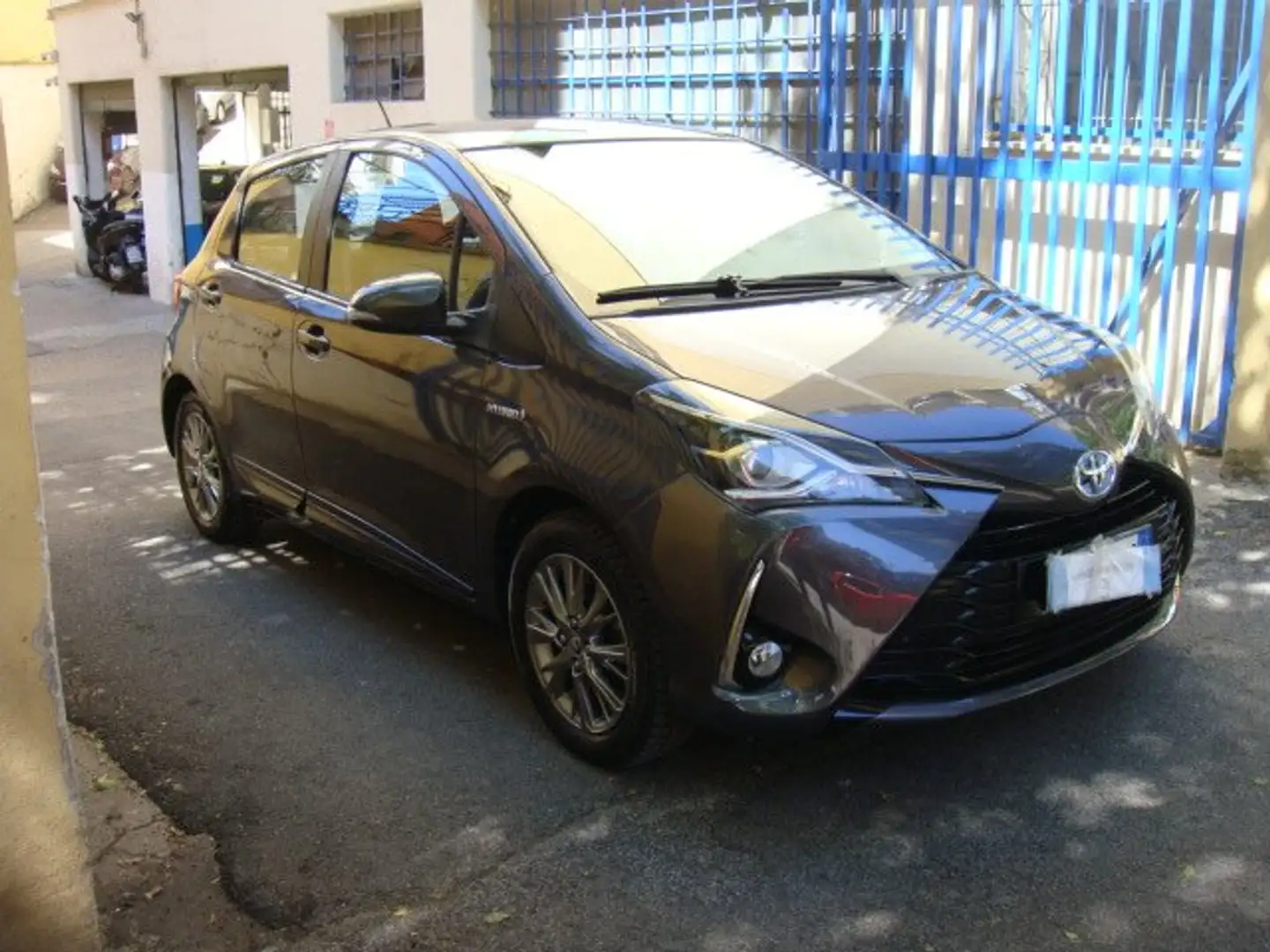 Toyota Yaris Yaris 5p 1.5 hybrid Active Gris - 1