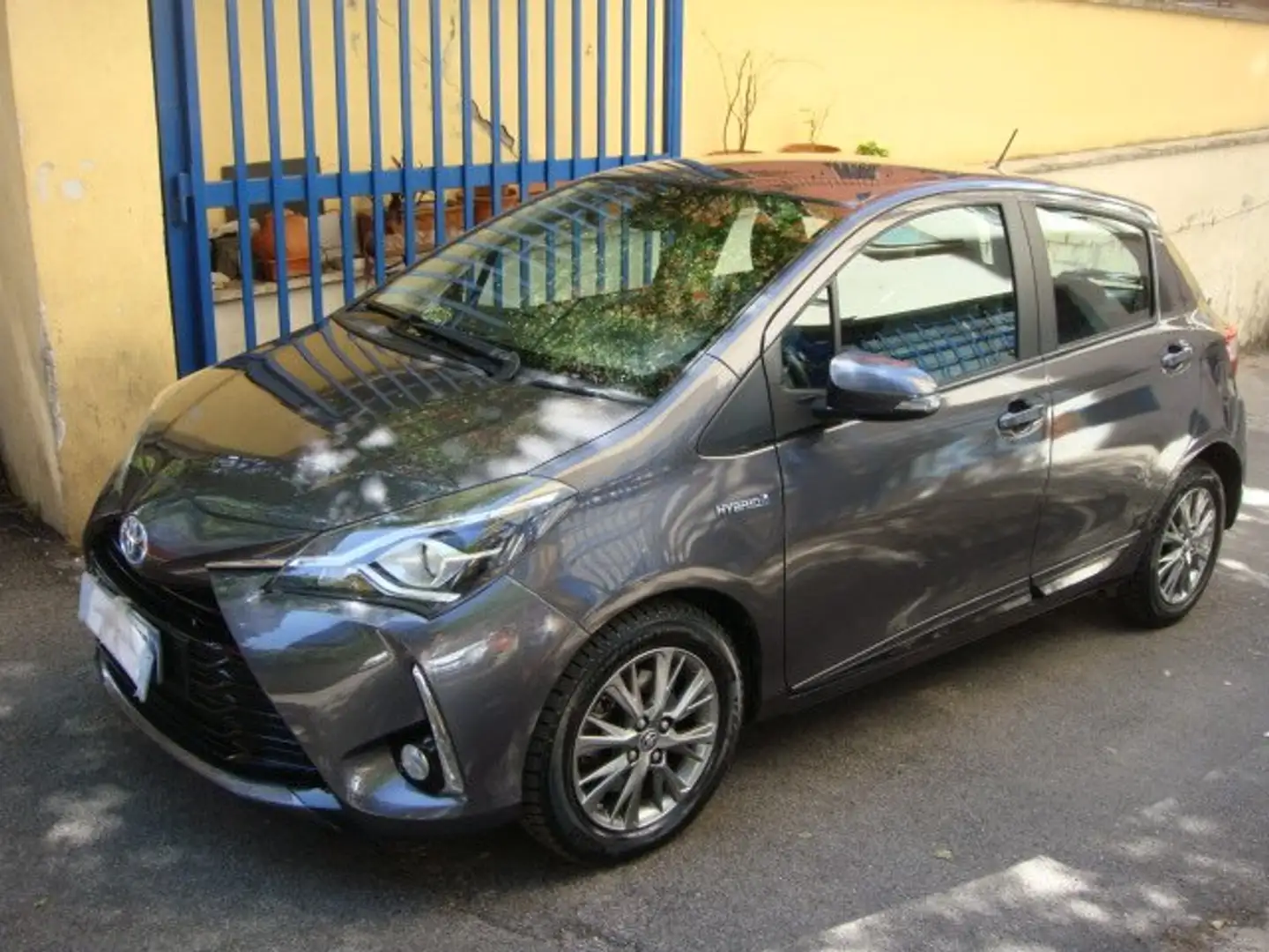Toyota Yaris Yaris 5p 1.5 hybrid Active Gris - 2