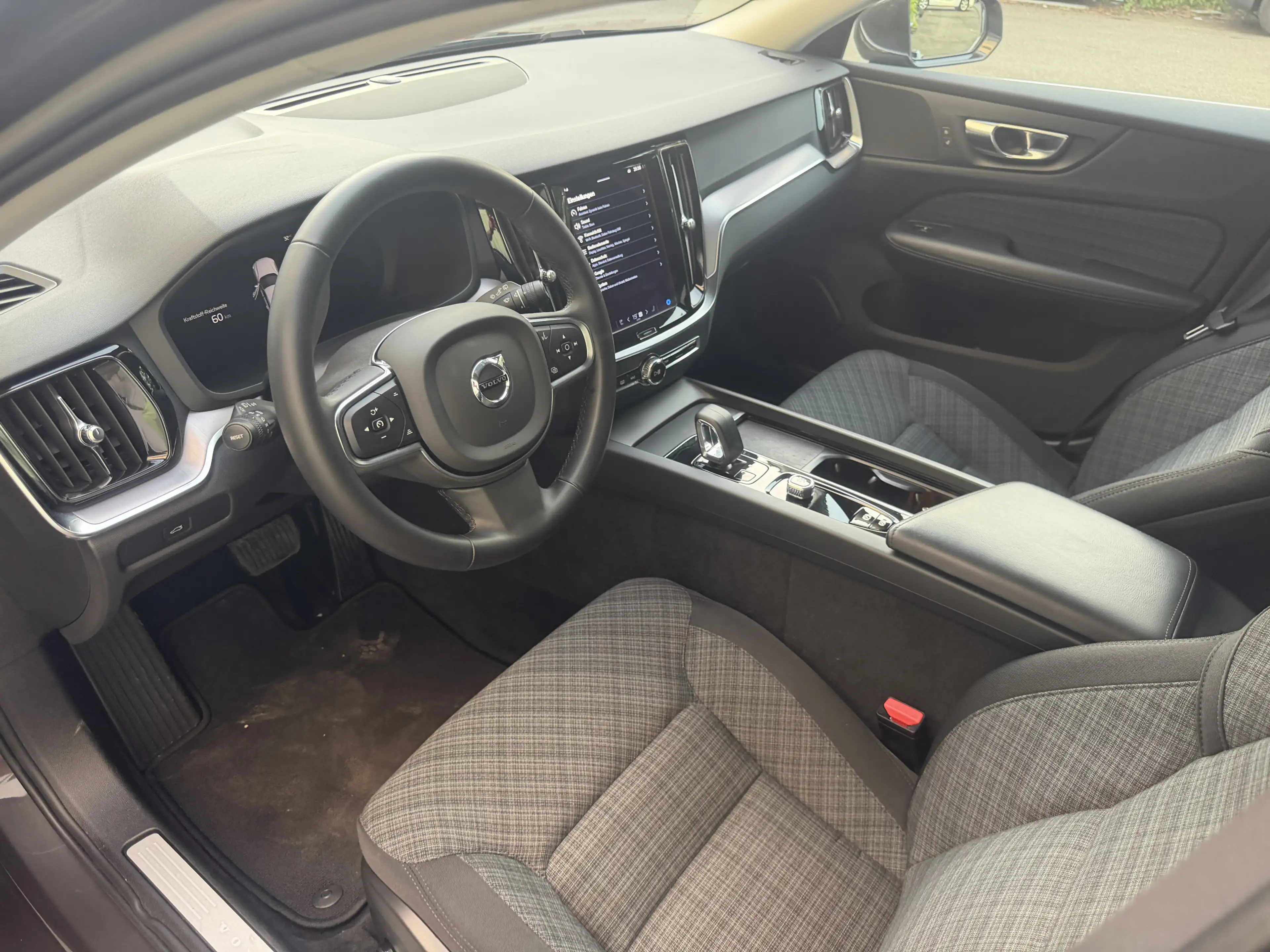 Volvo V60 Core LED ACC Virtual-Cockpit Rü-Kamera Navi — photo 12
