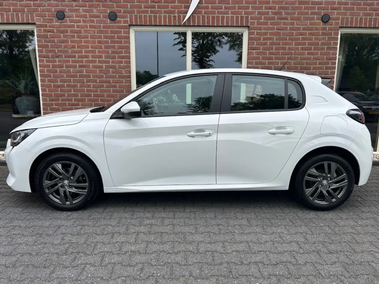 Peugeot 208 1.2 PT 101 PK Active Pack NIEUWE APK / PDC / CARPL Wit - 2