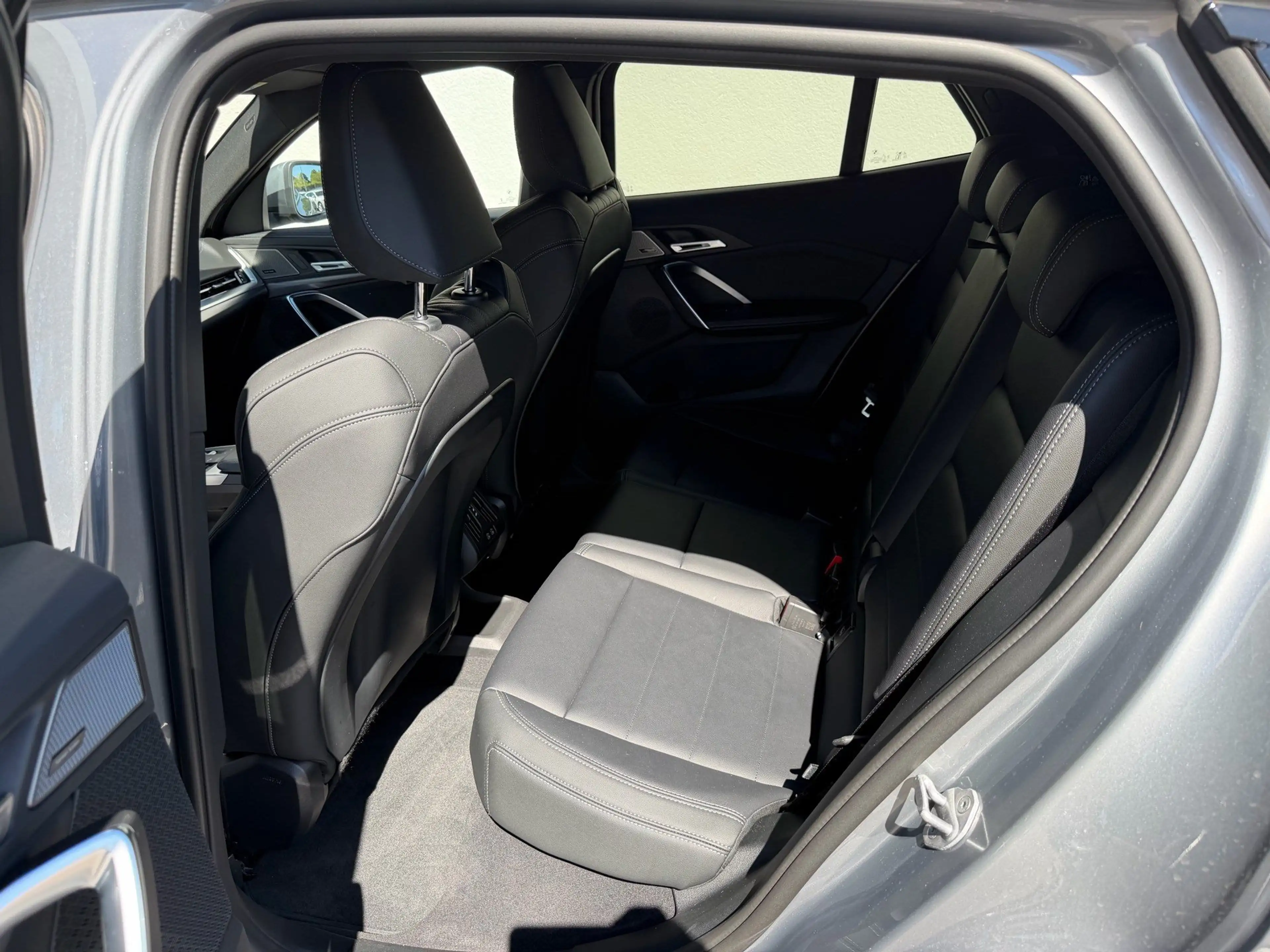 BMW iX2 eDrive20 M SPORT+HUD+AHK+LM20+KAMERA+HK SOUND+LED — photo 12